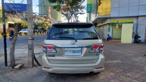 រថយន្តសម្រាប់ជួល Toyota Fortuner 2013 Daily, Weekly, Monthly, Yearly
