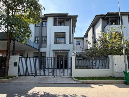 🏠វីឡាភ្លោះសម្រាប់លក់ នៅក្នុងបុរីជីបម៉ុងលែនម៉ាក 60m