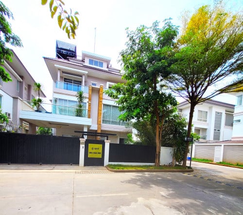 ផ្ទះVilla Queen កែងសម្រាប់លក់ មានចំណូលជួលស្រាប់ 3,500$/ខែ