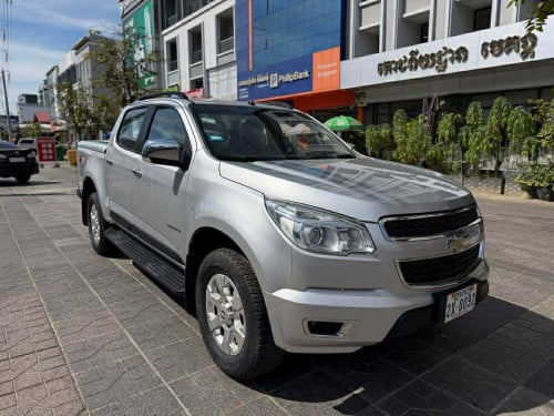 Chevrolet Colorado013 ពណ៌ទឹកប្រាក់អត់បុកអត់ជុលទេបងប្អូនឡានបាញ់តិចទួចទេ​ លក់តំលៃ20999$ចរចារ