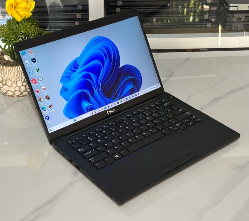 Dell latitude 7390  Core i7 8th Gen 8CPUs