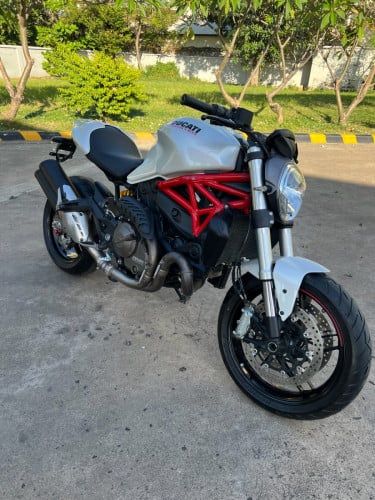 Ducati monster 821