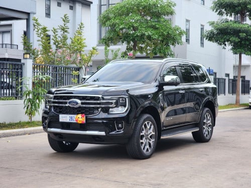 Ford Everest Titanium 2023 (1មុឺនគីឡូថ្មីណាស់មកុនបានមុន)