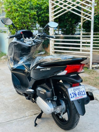 Honda PCX 016 ជប៉ុនសុទ្ធ125cc ម៉ាសុីនតាន់ហាប់នែនស្ងាត់ជិះស្រួលស្ទុះមិនលាន់មិនហុយមានពន្ធកាតគ្រឺហ្សីន