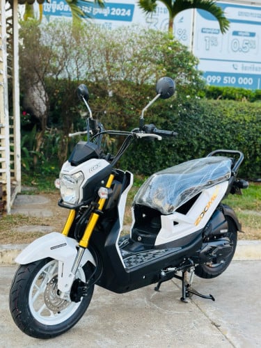 Honda Zoomer X 020ក្រុមហ៊ុន ម៉ាសុីនតាន់ហាប់នែនស្ងាត់ជិះស្រួលមិនលាន់មិនហុយមានពន្ធកាតគ្រឺហ្សីន