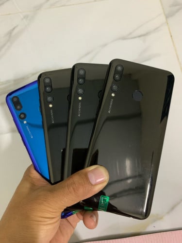 Huawei P smart Ram 6/128 សុំណុំសុីន ថ្មកាន់ សេវាខ្លាំង