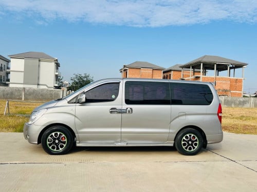 Hyundai Starex CVX 2012 Half Full