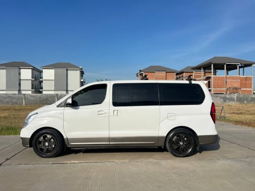 Hyundai Starex HVX 2014 Full