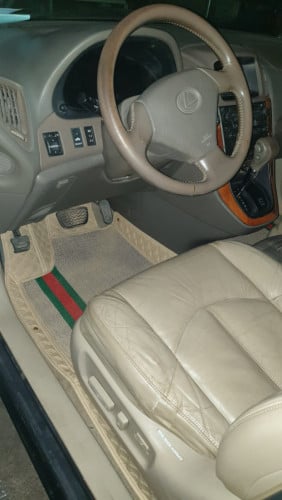 Lexus ឆ្នាំ99ប៉ុង2លក់