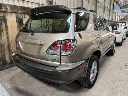 Lexus Rx300.2002 ប៉ុង​1 ពណ៌​ទឹកមាស​ ក្នុងលឿង​ (សន្លឹក​ពន្ធ)