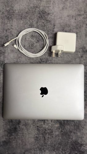 Macbook Pro M2
