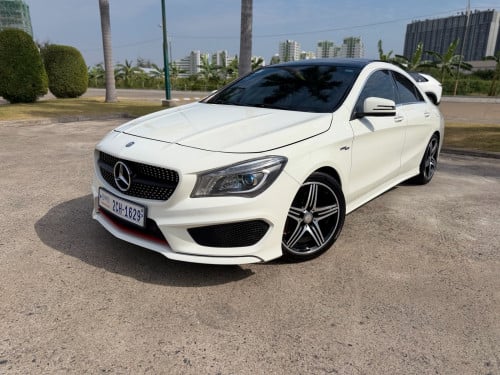 Mercedes CLA250 (2015)