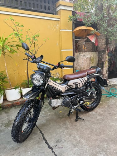 Pg1 024ម្ចាស់ដើម(មានពន្ធ)លេងសំបកកង់ហើយ