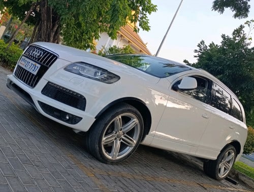 Q7/2011V6សាំងឈ្មោះម្ចាស់ដើមខ្មែរ12500$កៅអី3ជួរ