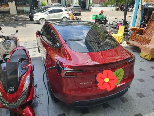 Tesla Model 3 សម្រាប់ជួល​ (Yearly,Monthly,Weekly,Daily)