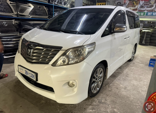 TOYOTA ALPHARD 2011 Auto3 ( កៅអីVIP )