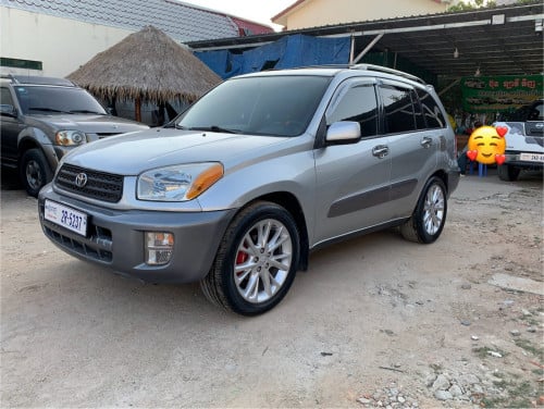 Toyota Rav4L ឆ្នាំ 01 ប៉ុង1 ឡានស្អាត