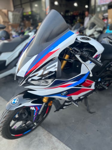 YAMAHA R3 V4 2019 កំលាំង 320cc ក្រដាសពន្ធ ជប៉ុនសុទ្ធ នៅខ្ចីស្អាត លេងតែមថ្មី ស្ទាយ BMW