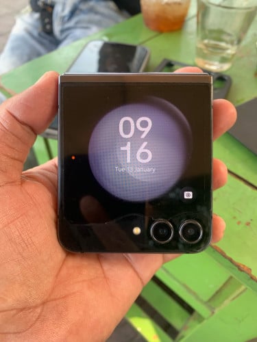 Z flip5 8g/512g Korea (អេក្រង់​ជាំប្រេីបានធម្មតា)👉$165