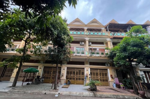 ផ្ទះល្វែងសម្រាប់លក់ក្នុងបុរីពិភពថ្មីសំរោងអណ្ដែត