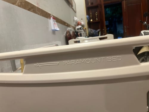 គ្រែពេទ្យជប៉ុននៅស្អាតថ្មីខ្លាំងមានតេឡេបញ្ជា