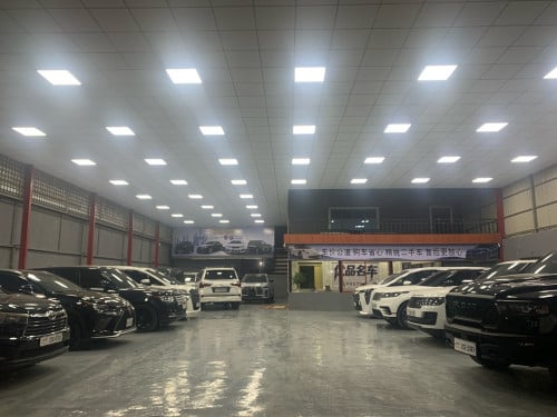 មានលក់និងបង់រំលស់ទ្បានគ្រប់ប្រភេទ LX570 white