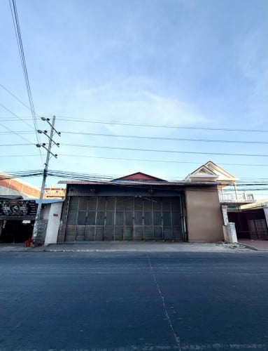 ឃ្លាំងជួល ៖ ជាប់ផ្លូវអាជីវកម្ម, សង្កាត់ស្ទឹងមានជ័យ, រាជធានីភ្នំពេញ