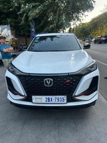 រថយន្ដសម្រាប់លក់. ឡានថ្មីណាស់ថ្នាំស្រុីនមួយជុំ