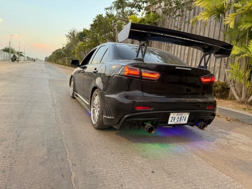 ឡានស្អាត់ អត់បុក អត់ប៉ះ