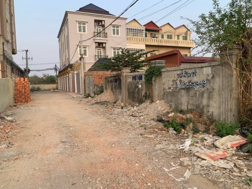 ដីលក់ក្រោយពេទ្យសែនសុខ