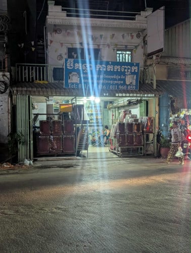 ផ្ទះលក់ ស្ថិតក្នុងភូមិ ទួលគោក សង្កាត់ទួលសង្កែទី១ ខណ្ឌឬស្សីកែវ ភ្នំពេញ