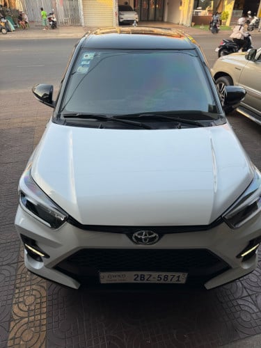 ឡានទើបកាត់បានថ្មីគីឡូតិច