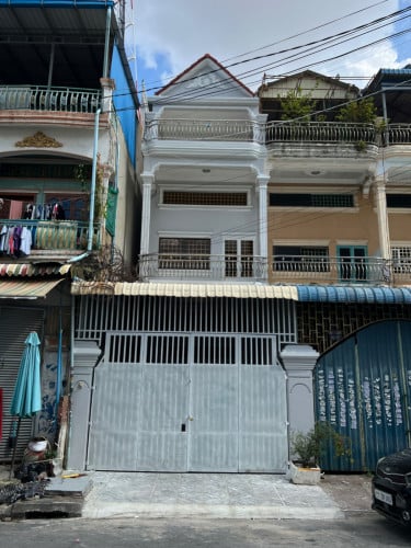 ផ្ទះលក់ក្រោយផ្លូវកម្ពុជាក្រោម ផ្ទះប្រវែងវែង មានផ្លូវ២ មុខក្រោយ