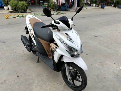 ម៉ូតូស្អាតថ្មីណាស់ឆ្នាំ015 ម៉ាស៊ីនតាន់