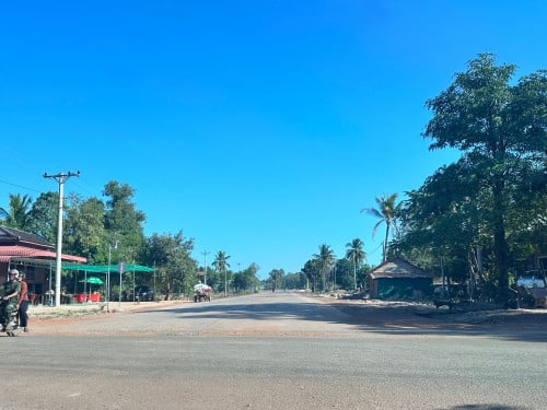 ដីលក់ស្រះខ្វាវជើងភ្នំគូលែន 1400m2 ដីភូមិមានបង្គោលភ្លើងប្លង់រឹង