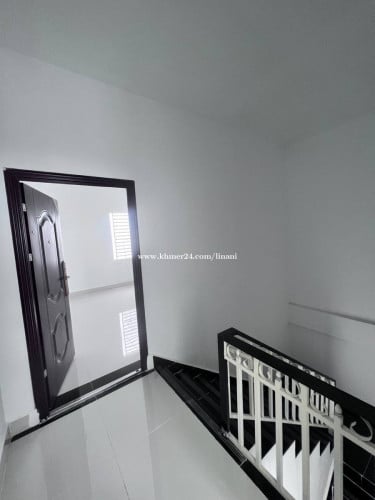 ផ្ទះ2ជាន់មានប្លង់សេលេីដំបូលស្រាប់ ប្លង់រឹង