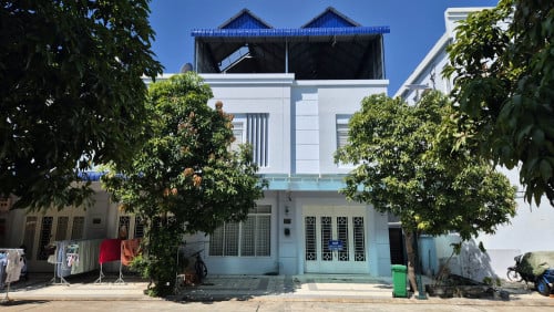 វីឡាទួលសង្កែរ អរិយក្សត្រ​ ផ្ទះ 2ល្វែងម៉ូតជាប់គ្នា