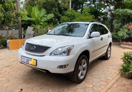 ឡាន​ស្អាត​អត់​បុកប៉ះតម្លៃ​ 20000$ចចារ​ ទីតាំង​ក្រុង​សៀមរាប​