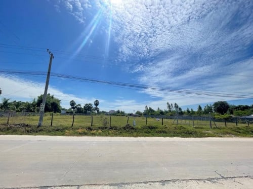 ដីលក់ធ្លាក់ថ្លៃ 50% ជិតរង្វង់មូលក្រមង៉ុយ