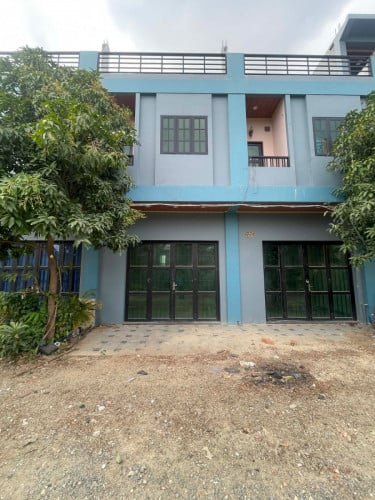 ផ្ទះលក់បន្ទាន់ តម្លៃ 55000$ ទីតាំងនៅភូមិត្នោតជ្រុំ3 សង្កាត់បឹងទំពុន2