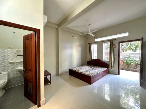 បន្ទប់មាស៊ីនត្រជាក់ 90$ ជាន់ក្រោម  នៅបានតែ2នាក់ ជួល3ខែឡើង កក់ 50$ នៅក្រោម3ខែ គិត50%នៃលុយកក់