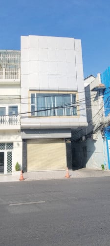 ផ្ទះល្វែង សម្រាប់ជួល ទល់មុខសណ្ឋាគារ Cambodiana