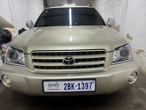 បងប្អូនដែលតម្រូវការឡានស្អាតរៀបចំហើយHighlander Limited full option P1ឆ្នាំ2003