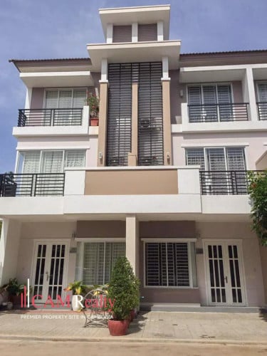 វីឡាកូនកាត់ LA សម្រាប់លក់ក្នុងបុរីប៉េងហួតបឹងស្នោរ