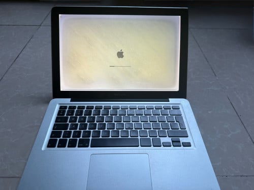 លក់ MacBook 2011
