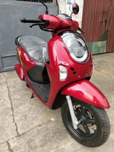 ខ្ញុំចង់លក់ម៉ូតូ scoopy 025 មានពន្ធត្រឹមត្រូវក្រុមហ៊ុនស្លាកលេខភ្នំពេញលក់តម្លៃ 2370 ដុល្លារ។