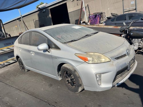 2013 Toyota Prius មកដល់ថ្ងៃ 18/01 ឡានស្អាត