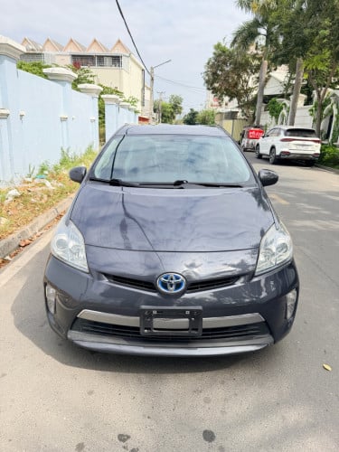 2013 Toyota Prius plug-in option 3