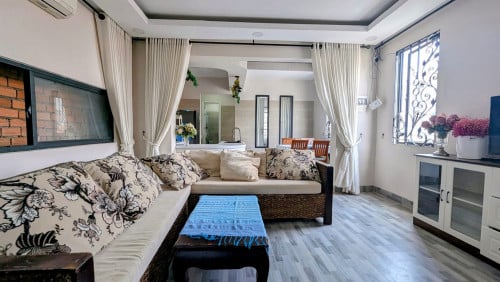 4 Bedrooms For Rent in Toul Tompong Area  Close to  Russian Market