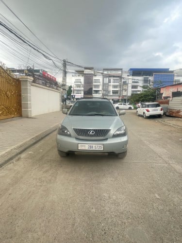 Car for sale Lexus 330 05 pong2 ធានាឡានថ្មីណាស់ ធានាឡានអត់បុកអត់ច្រេះ100%